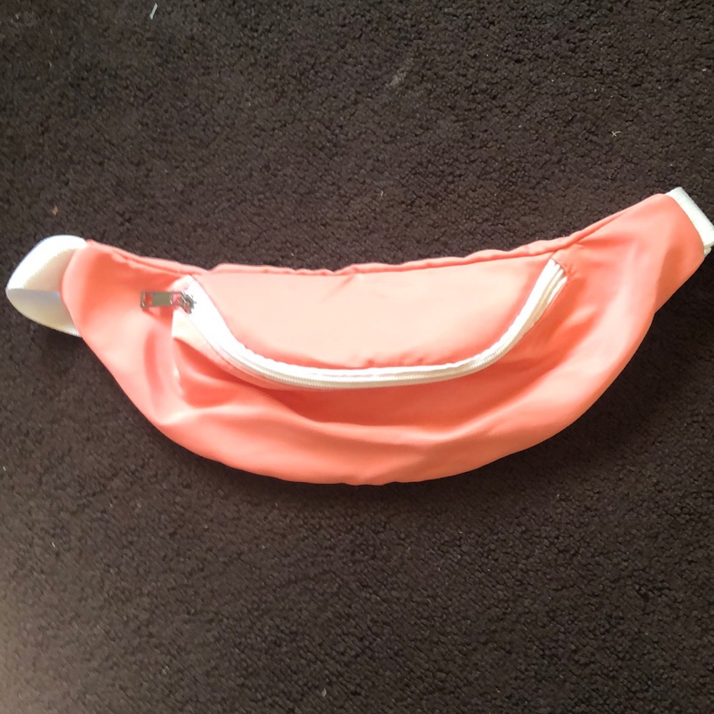 I am selling a forever21 stomach purse